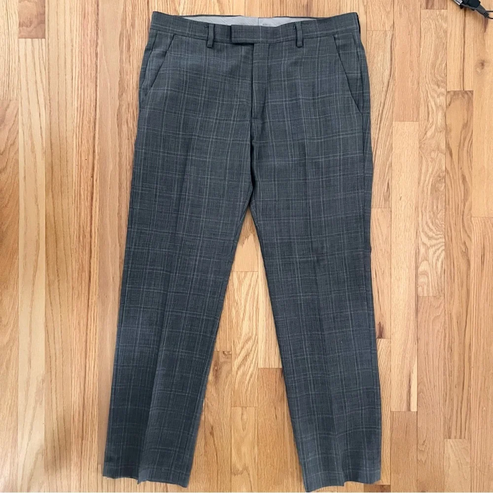 Banana Republic Tailored Slim Fit Men’s Suit – Light Gray Plaid – Preloved